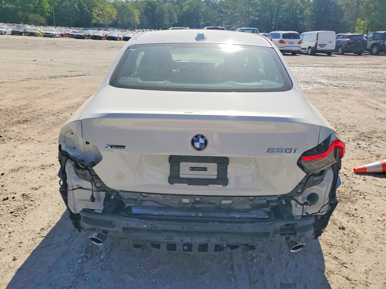 2023 BMW 230Xi - Фото 6