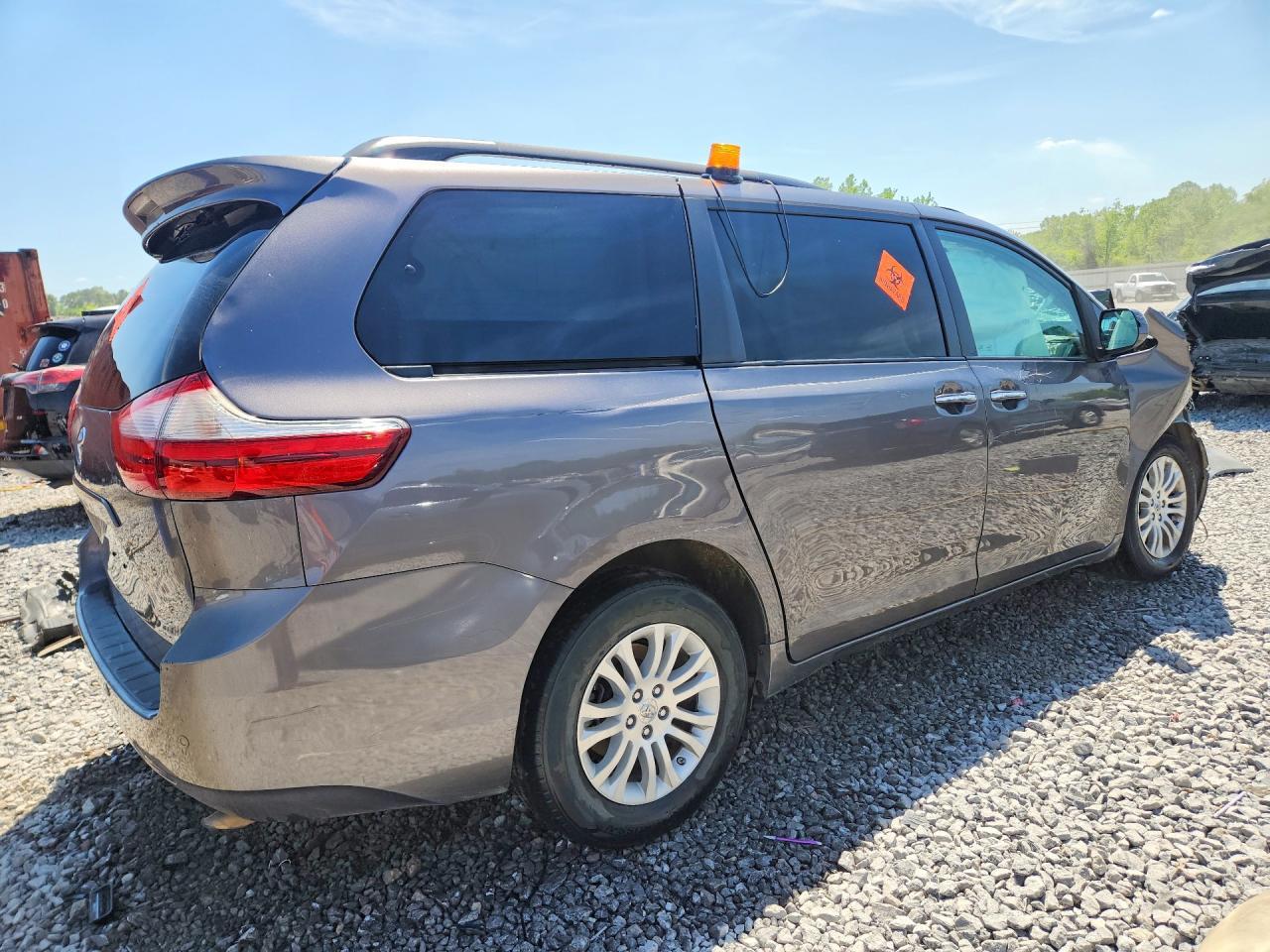 2016 Toyota Sienna Xle 8-Passenger - Фото 3