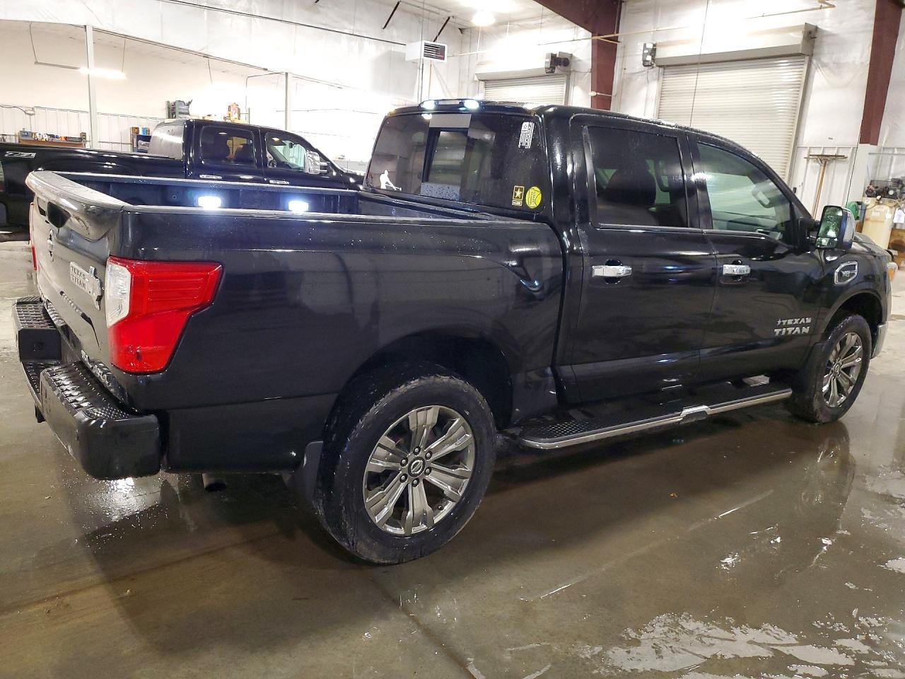 2017 Nissan Titan Sl - Image 3
