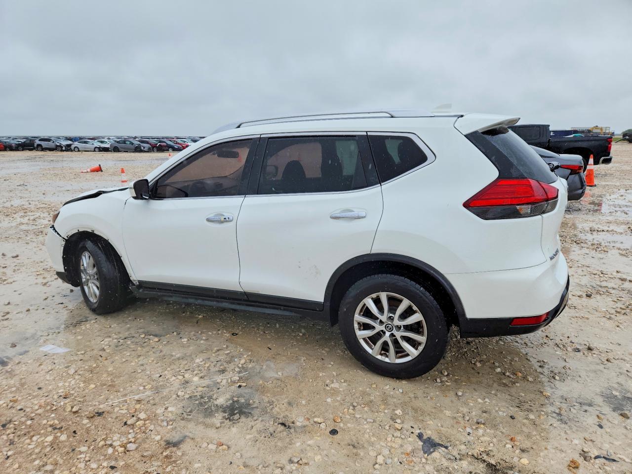 2017 Nissan Rogue Sv - Фото 2