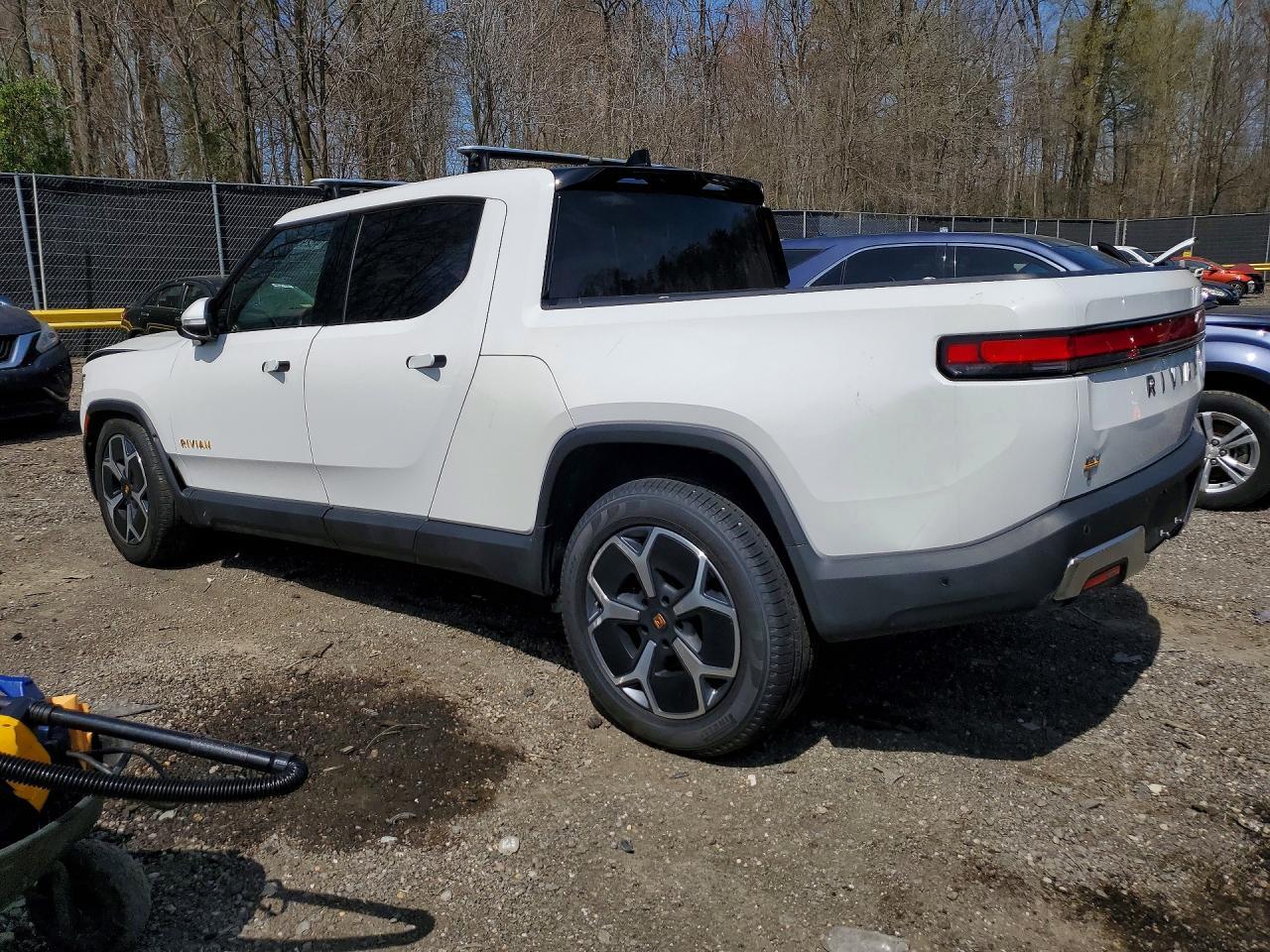 2023 Rivian R1T Adventure - Фото 2