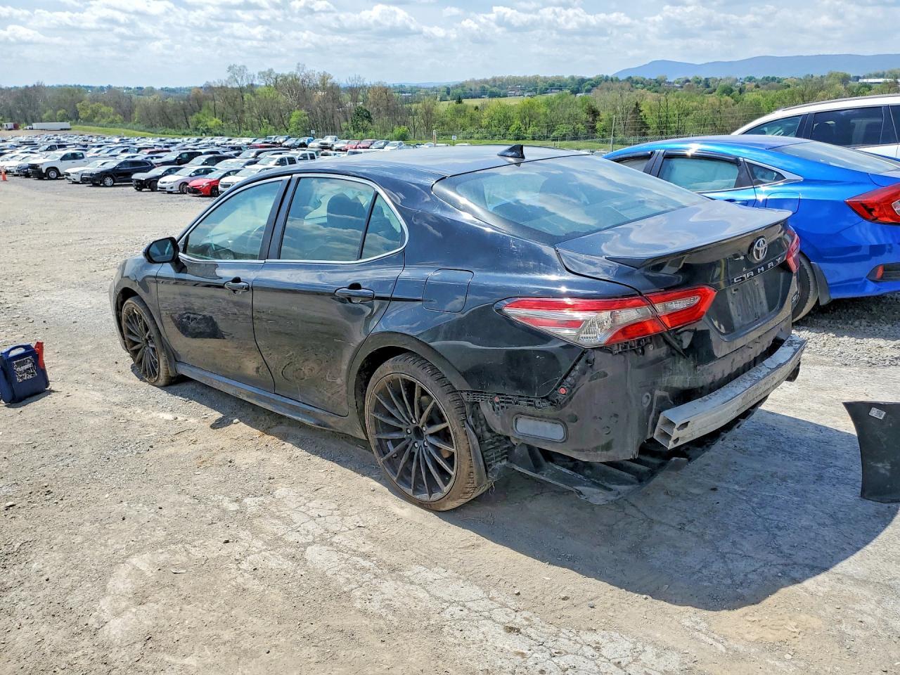 2019 Toyota Camry Se - Image 2