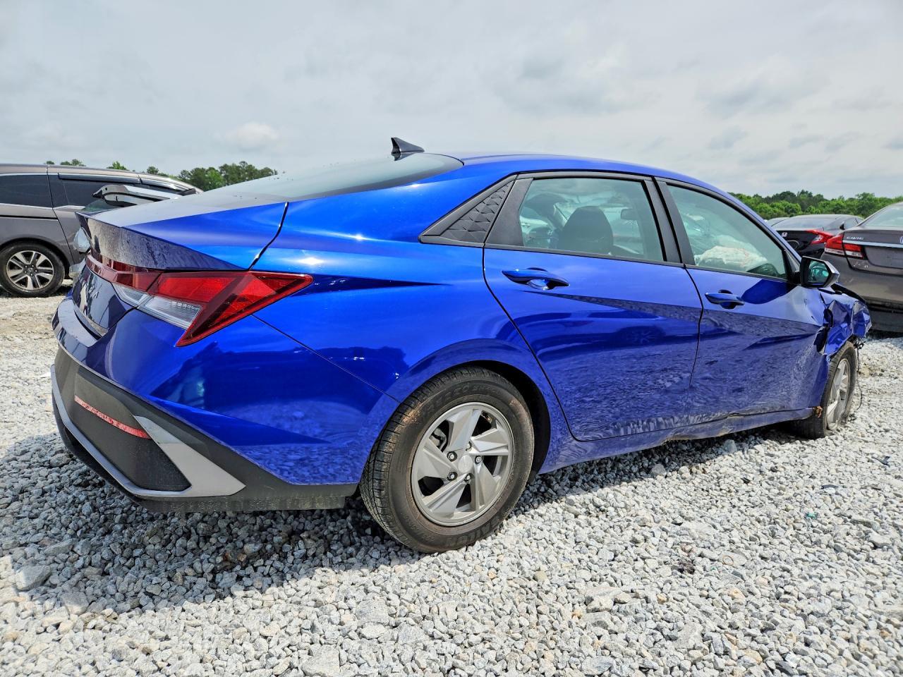 2024 Hyundai Elantra Se - Фото 3