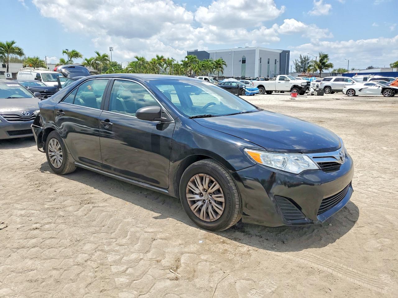 2014 Toyota Camry Le - Image 4