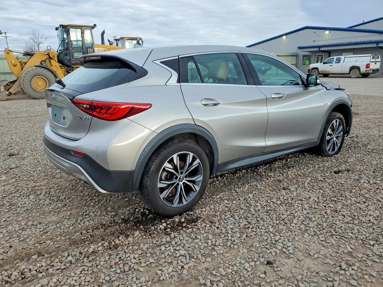 2017 Infiniti Qx30 Premium - Image 3