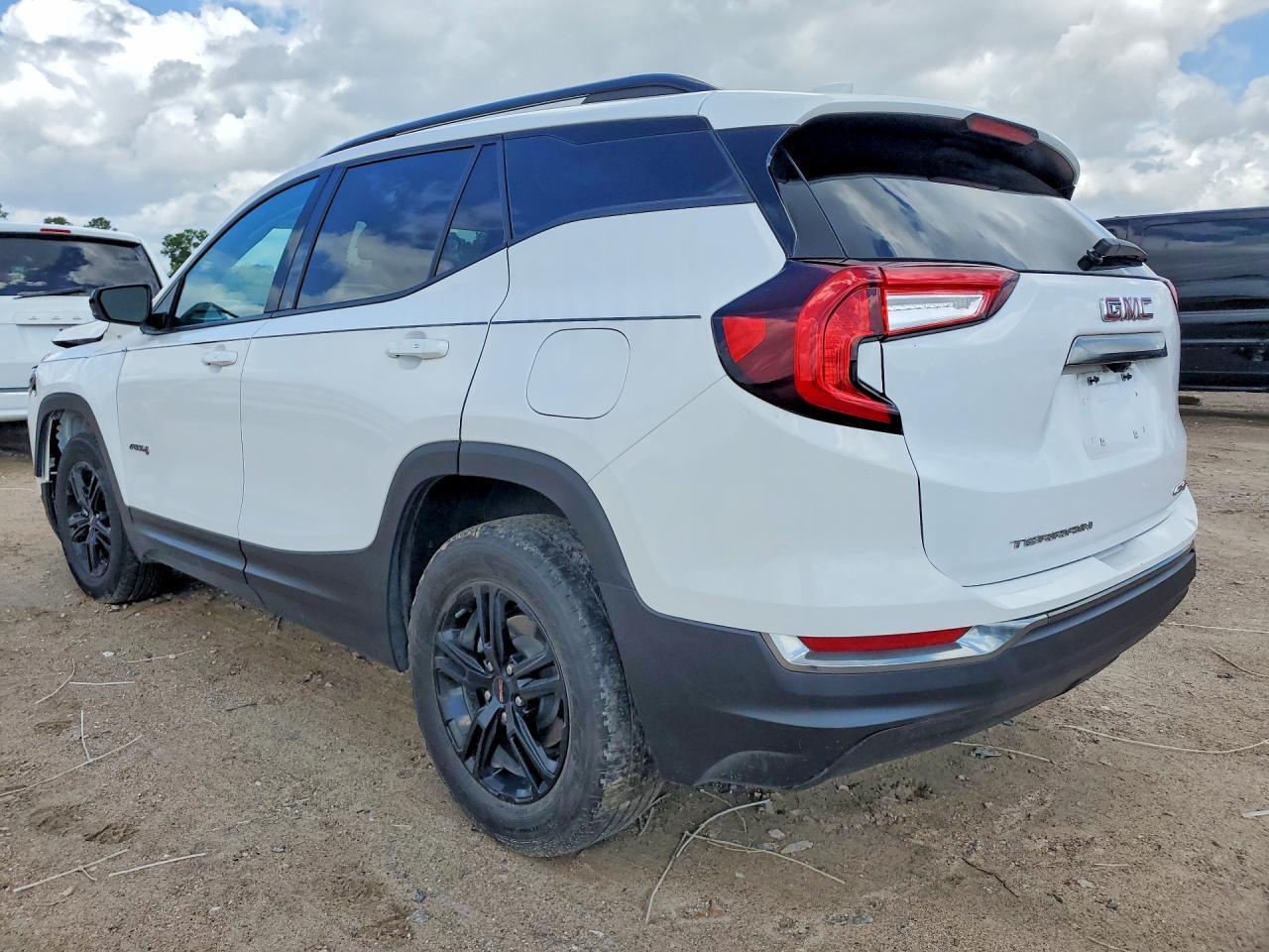 2022 GMC Terrain At4 - Image 2