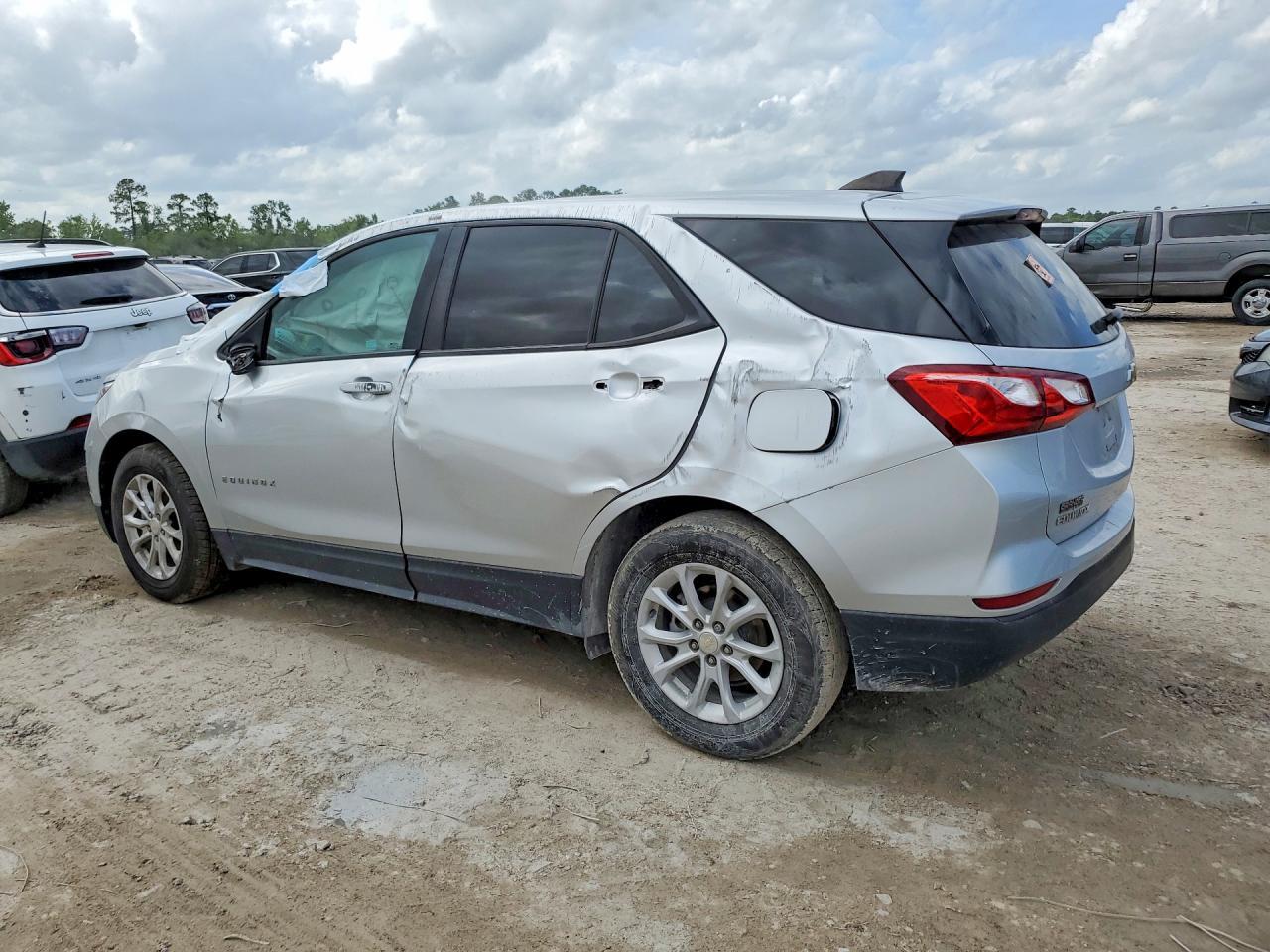 2021 Chevrolet Equinox Ls - Image 2