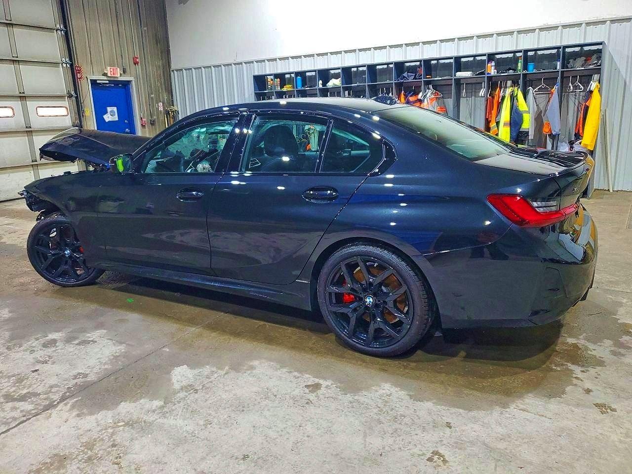 2026 BMW 330Xi - Фото 2