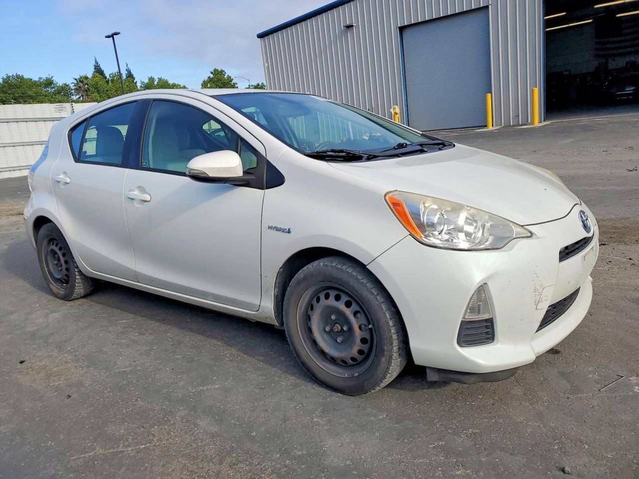 2014 Toyota Prius C One - Image 4