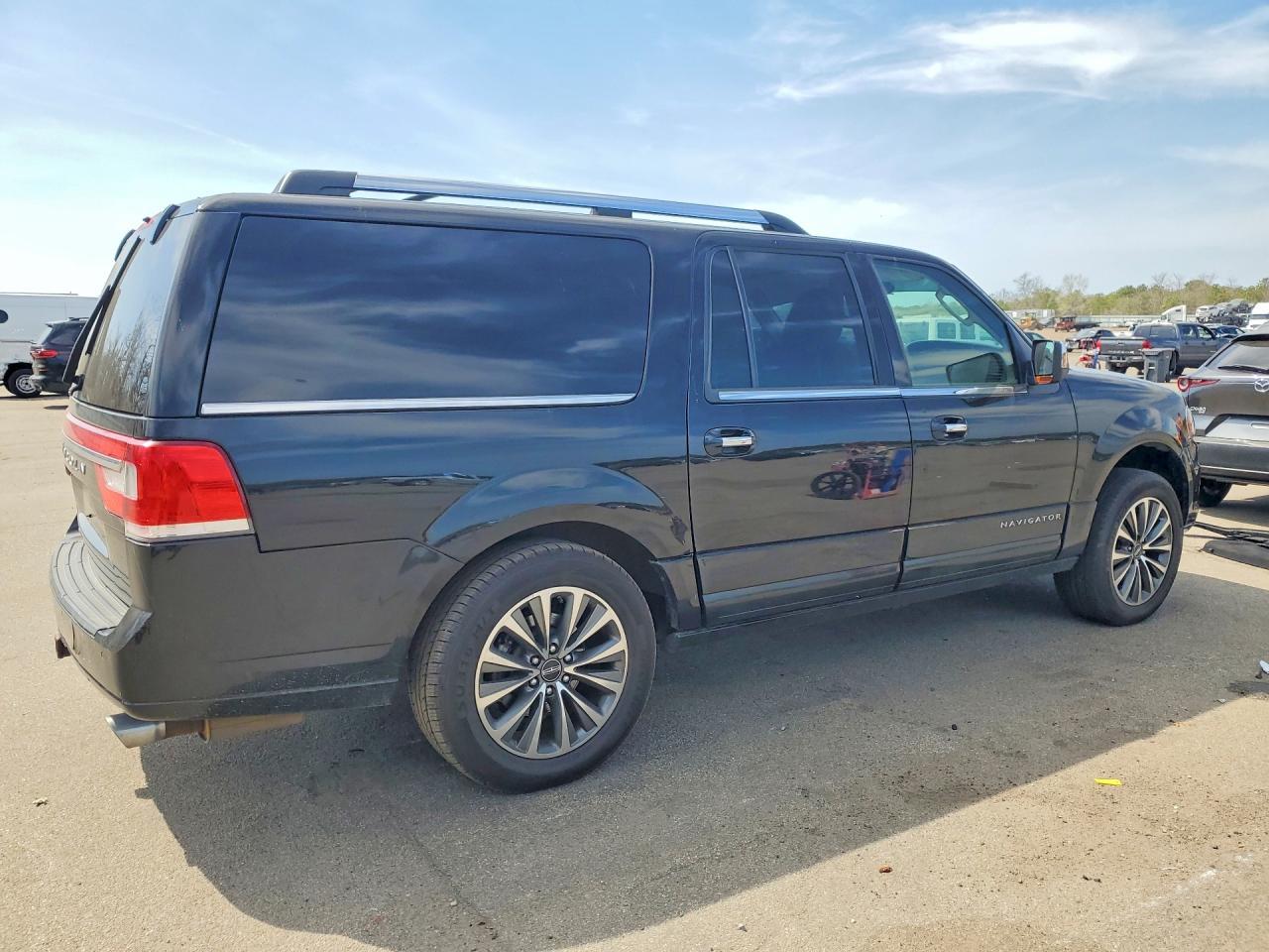 2017 Lincoln Navigator L Select - Image 3