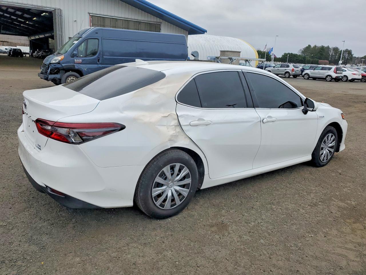 2021 Toyota Camry Hybrid Le - Фото 3