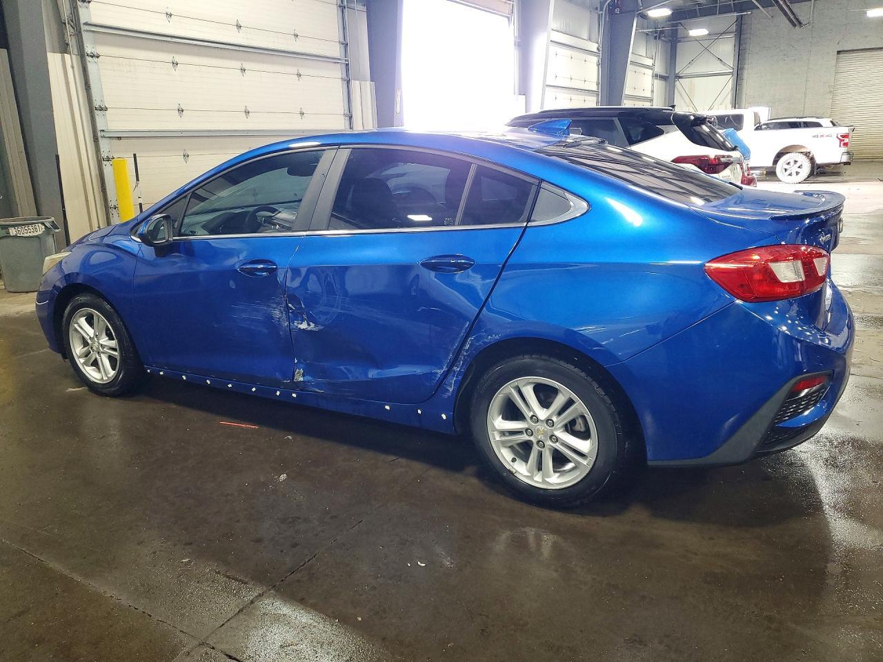 2016 Chevrolet Cruze Lt - Image 2