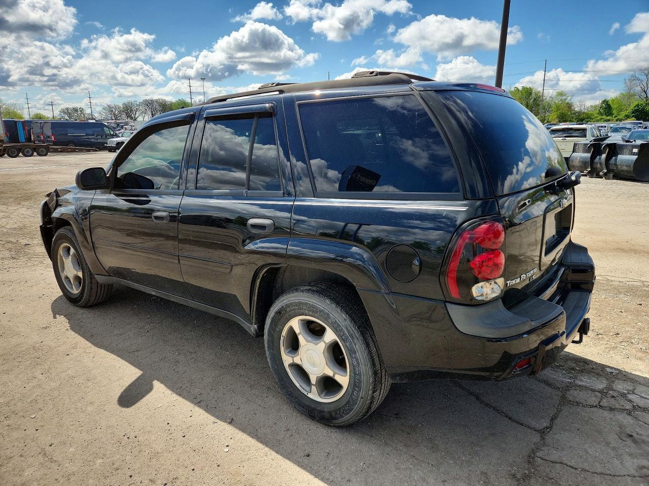 2007 Chevrolet Trailblazer Ls - Image 2