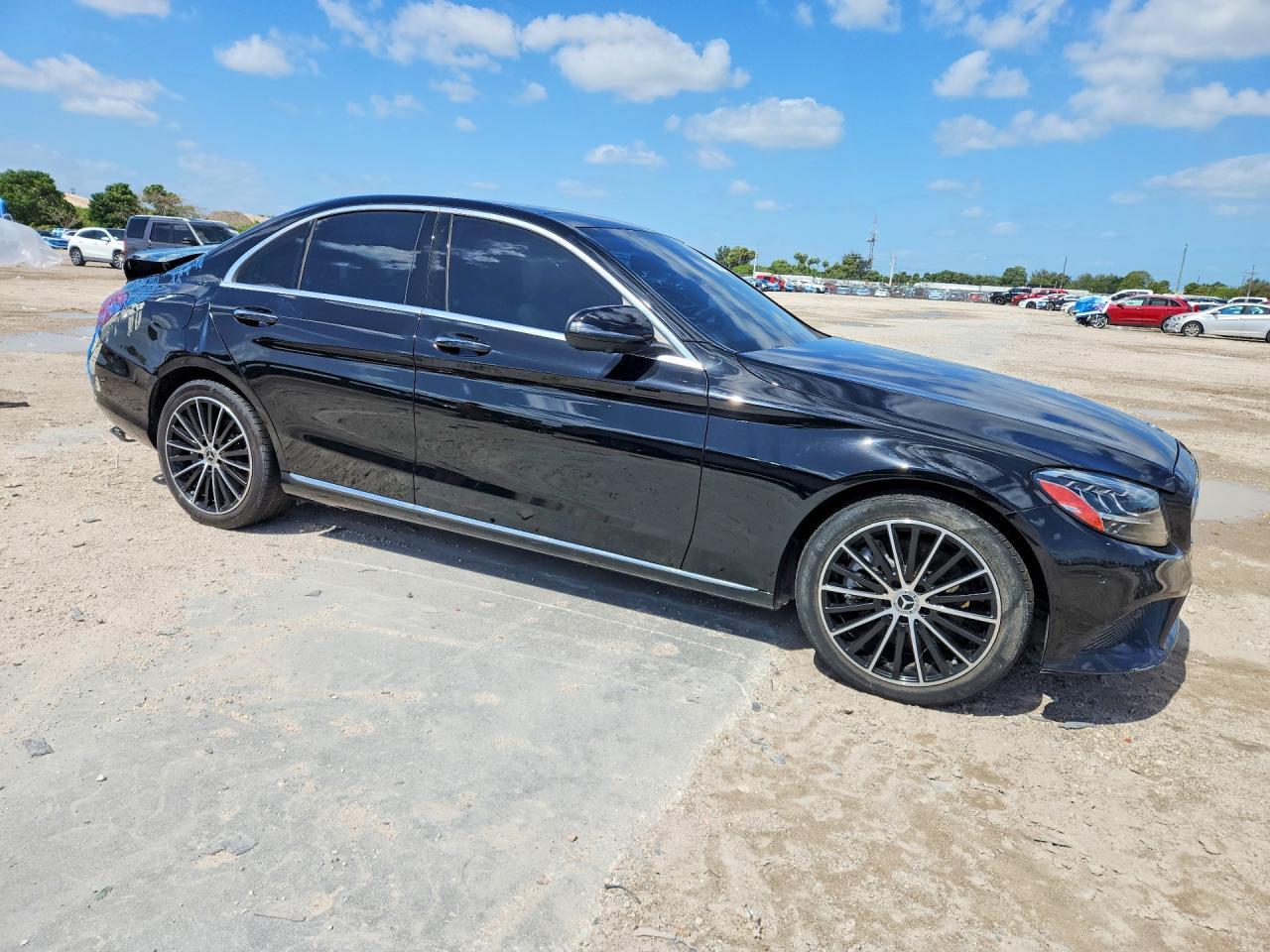 2021 Mercedes-Benz C 300 - Фото 4