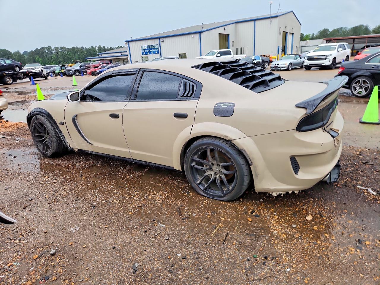 2018 Dodge Charger R - Image 2