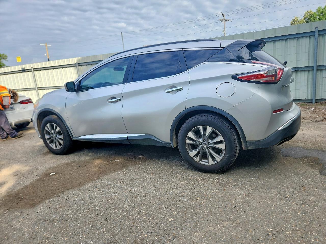 2016 Nissan Murano Sv - Image 2