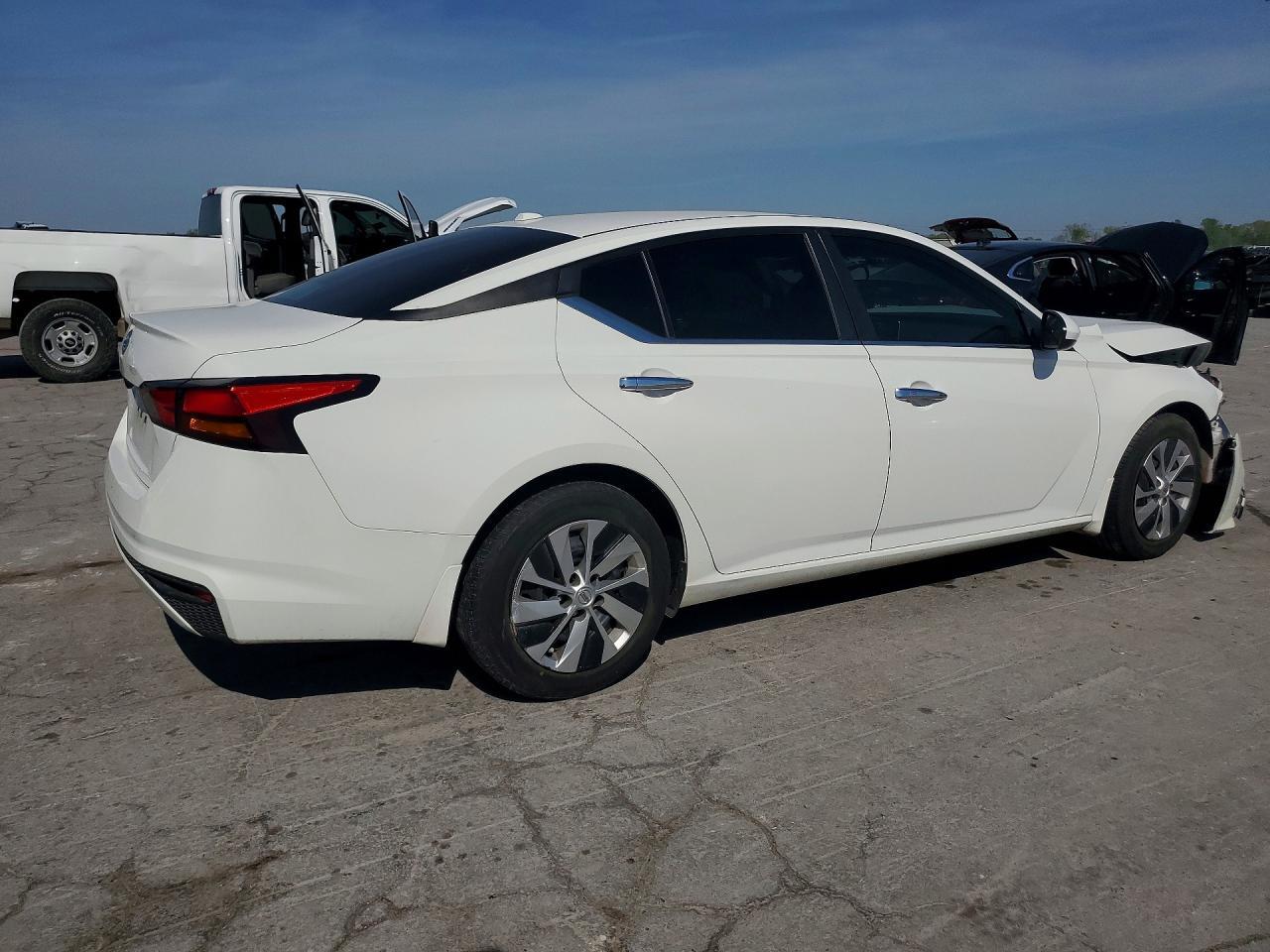 2019 Nissan Altima S - Фото 3