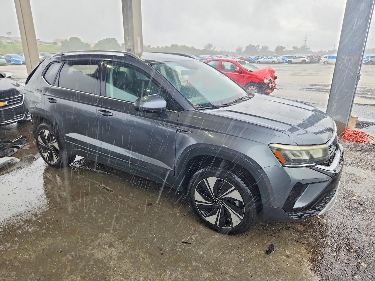 2024 Volkswagen Taos - Image 4