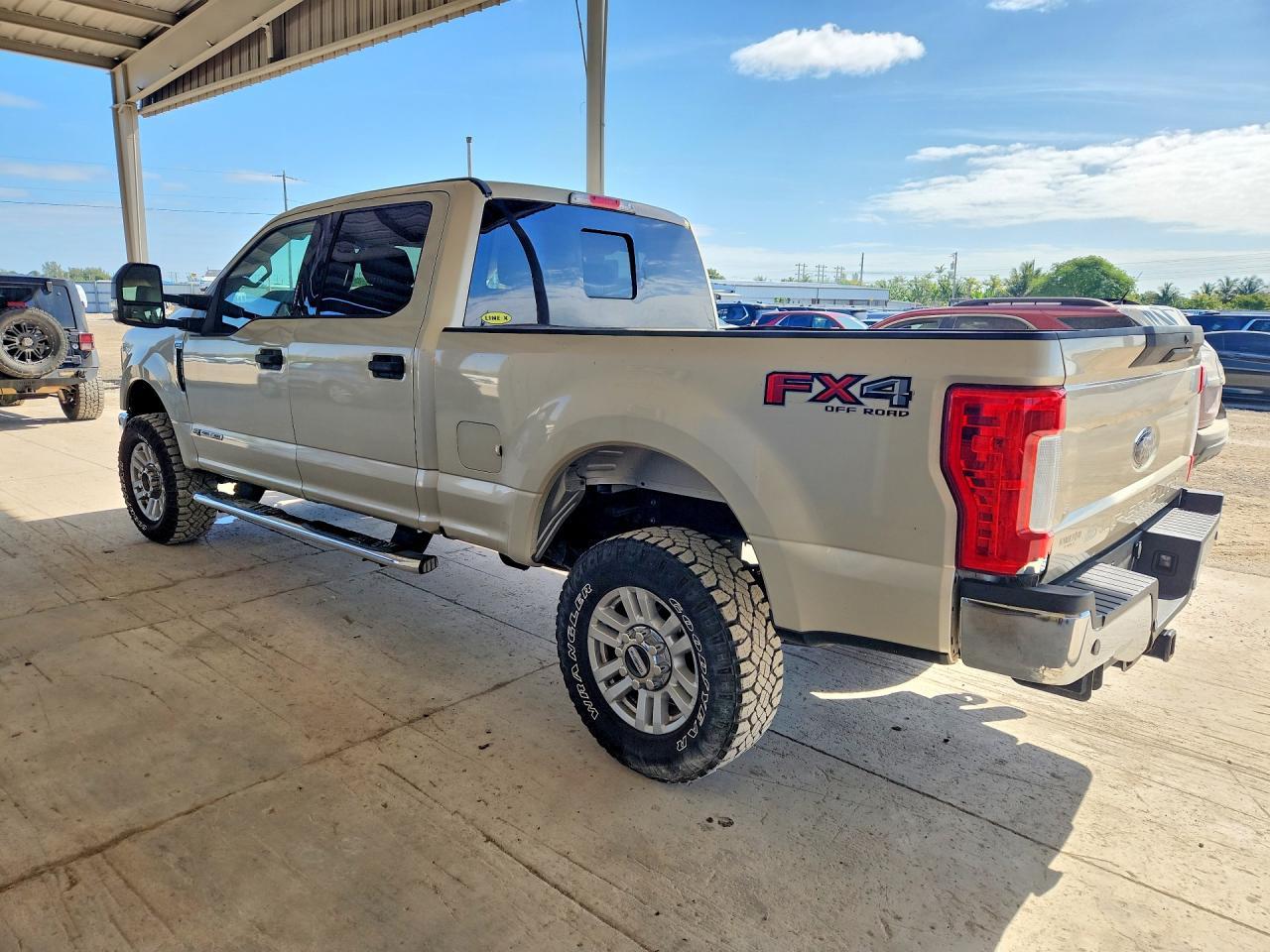 2018 Ford F250 Super Duty - Фото 2