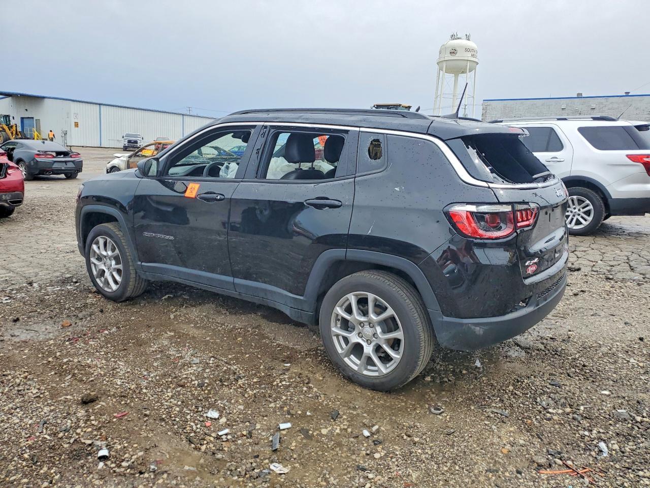 2023 Jeep Compass Latitude Lux - Image 2