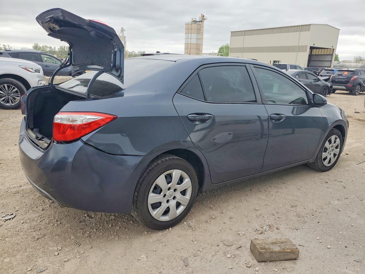 2016 Toyota Corolla Le - Image 3