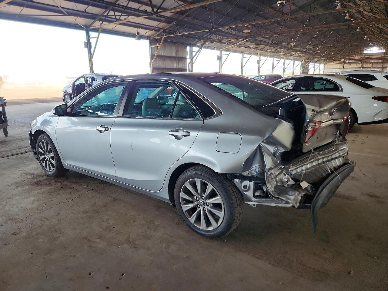 2016 Toyota Camry Xle - Image 2