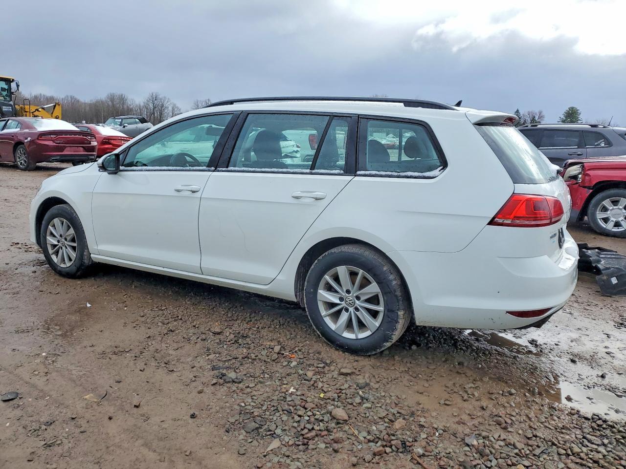 2016 Volkswagen Golf Sportwagen S - Image 2