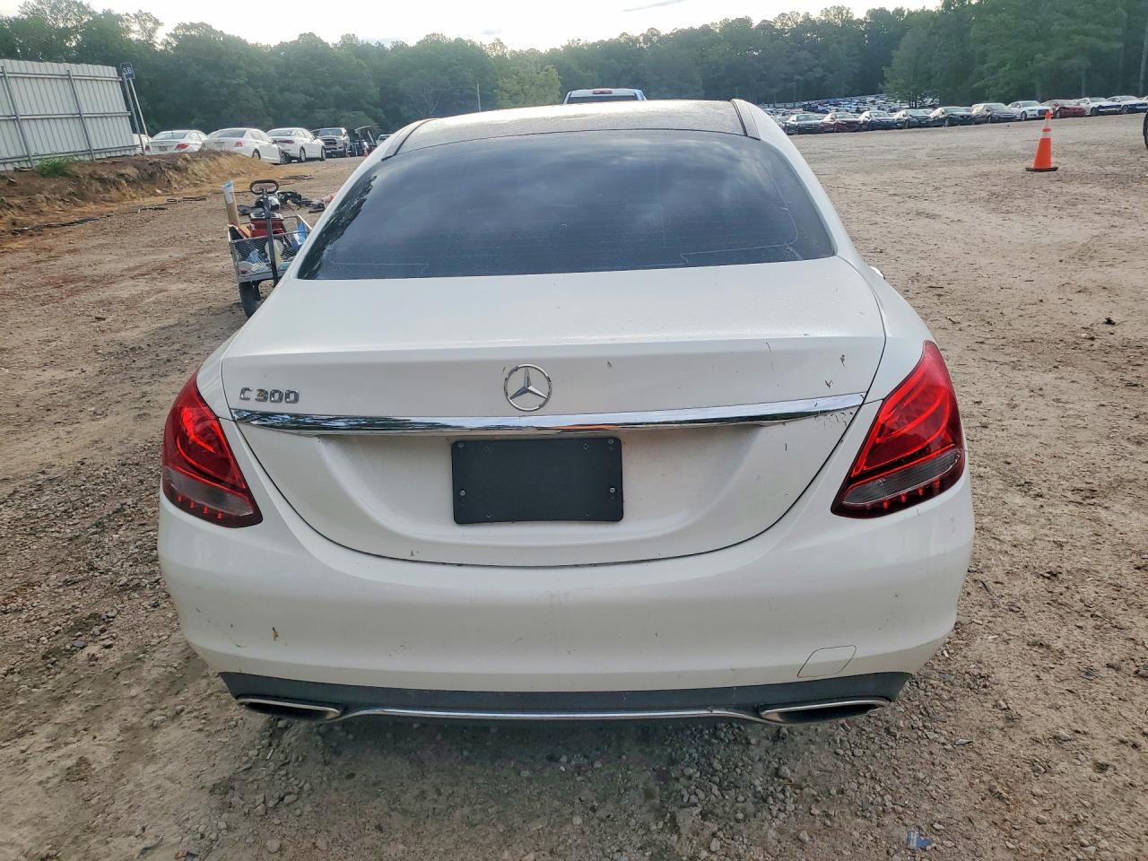 2016 Mercedes-Benz C 300 - Image 6
