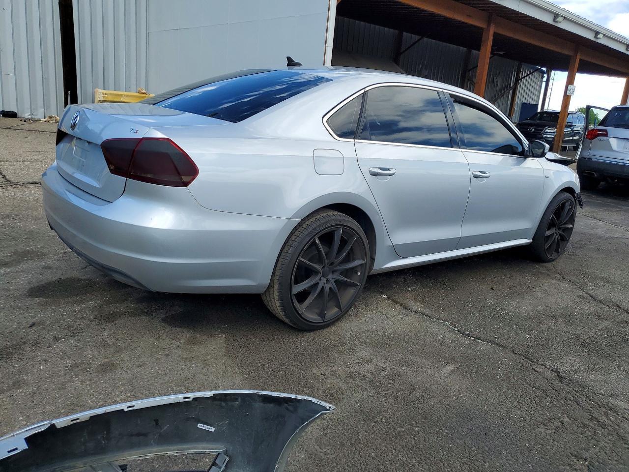 2015 Volkswagen Passat S - Фото 3