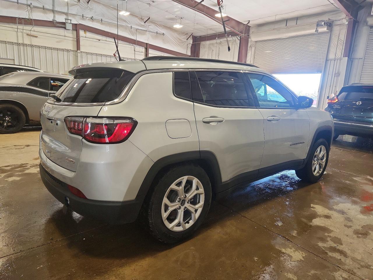 2025 Jeep Compass Latitude - Фото 3