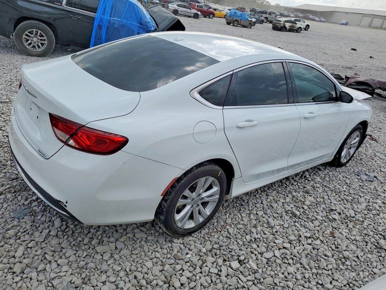 2015 Chrysler 200 Limited - Фото 3