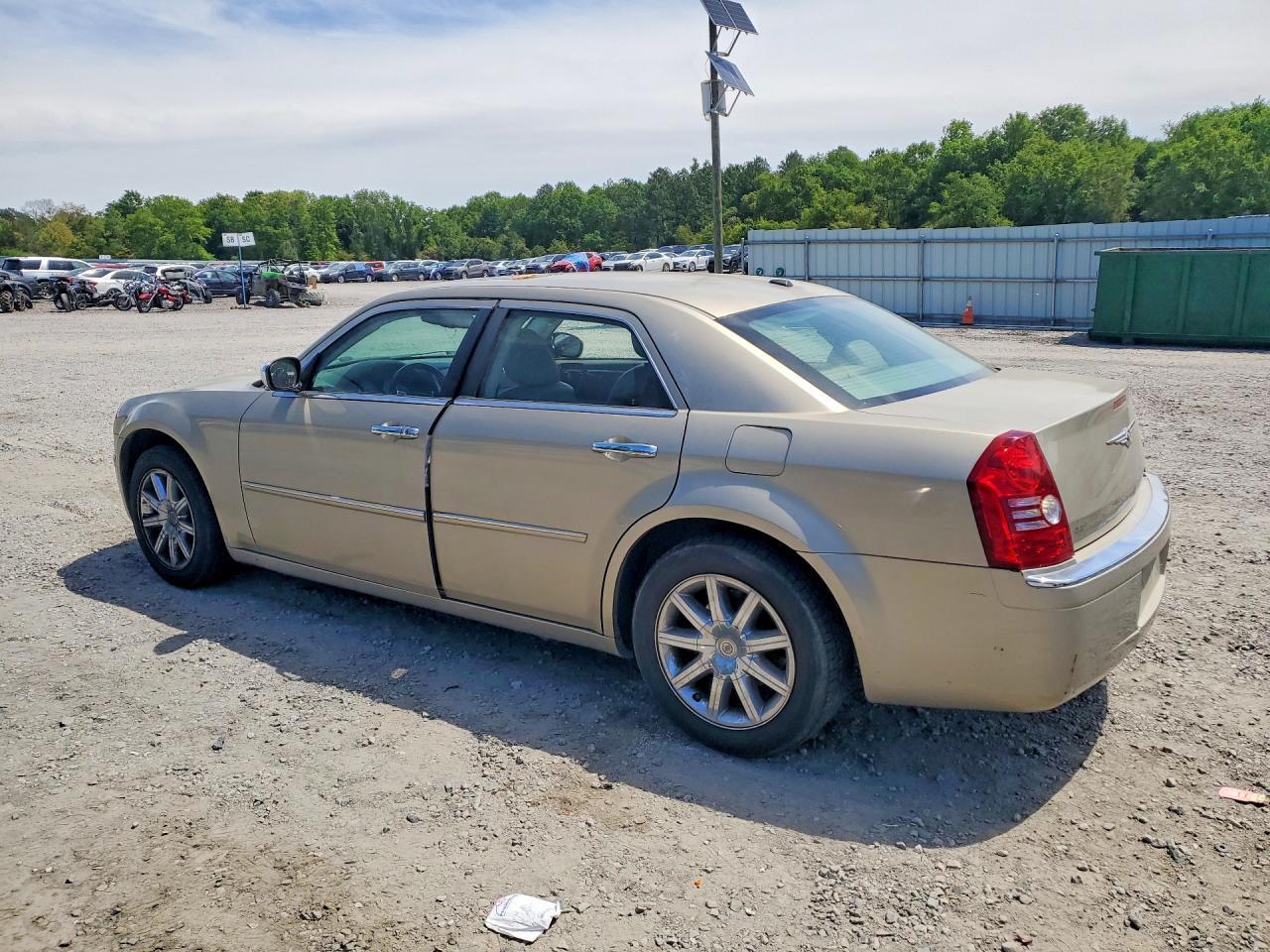 2009 Chrysler 300 Limited - Фото 2