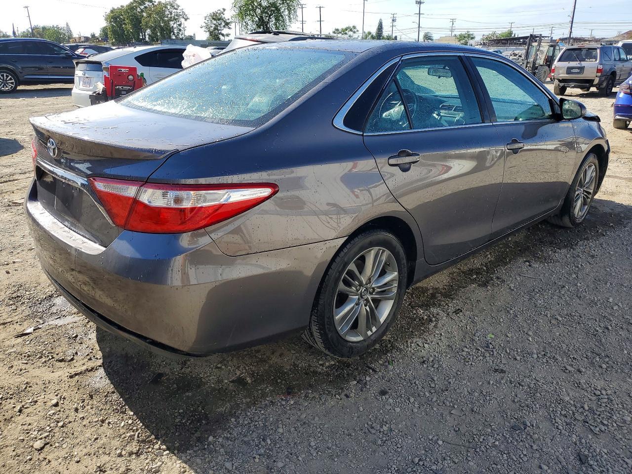 2016 Toyota Camry Se - Фото 3