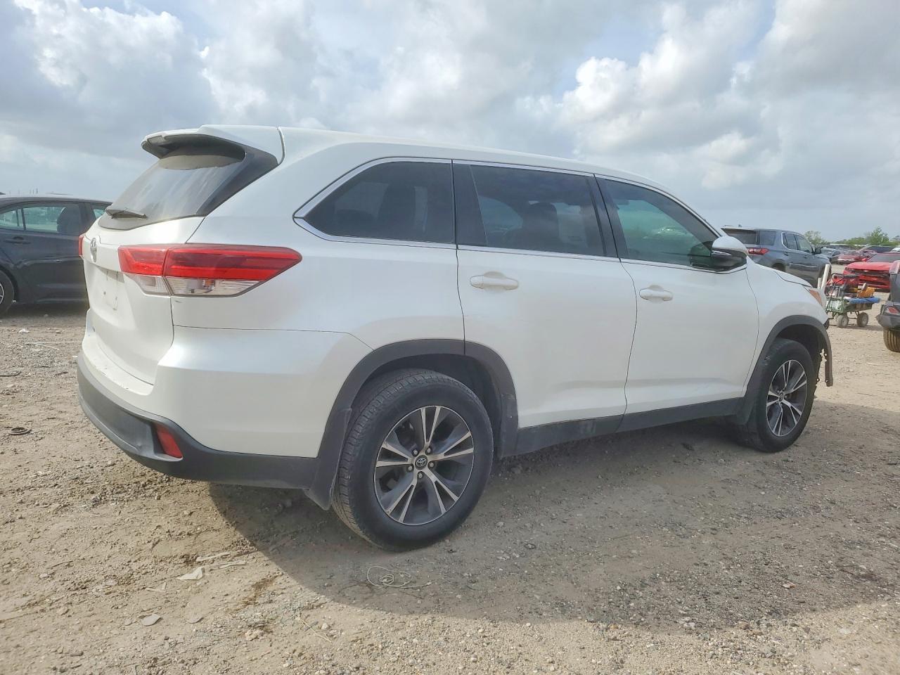 2019 Toyota Highlander Le - Image 3