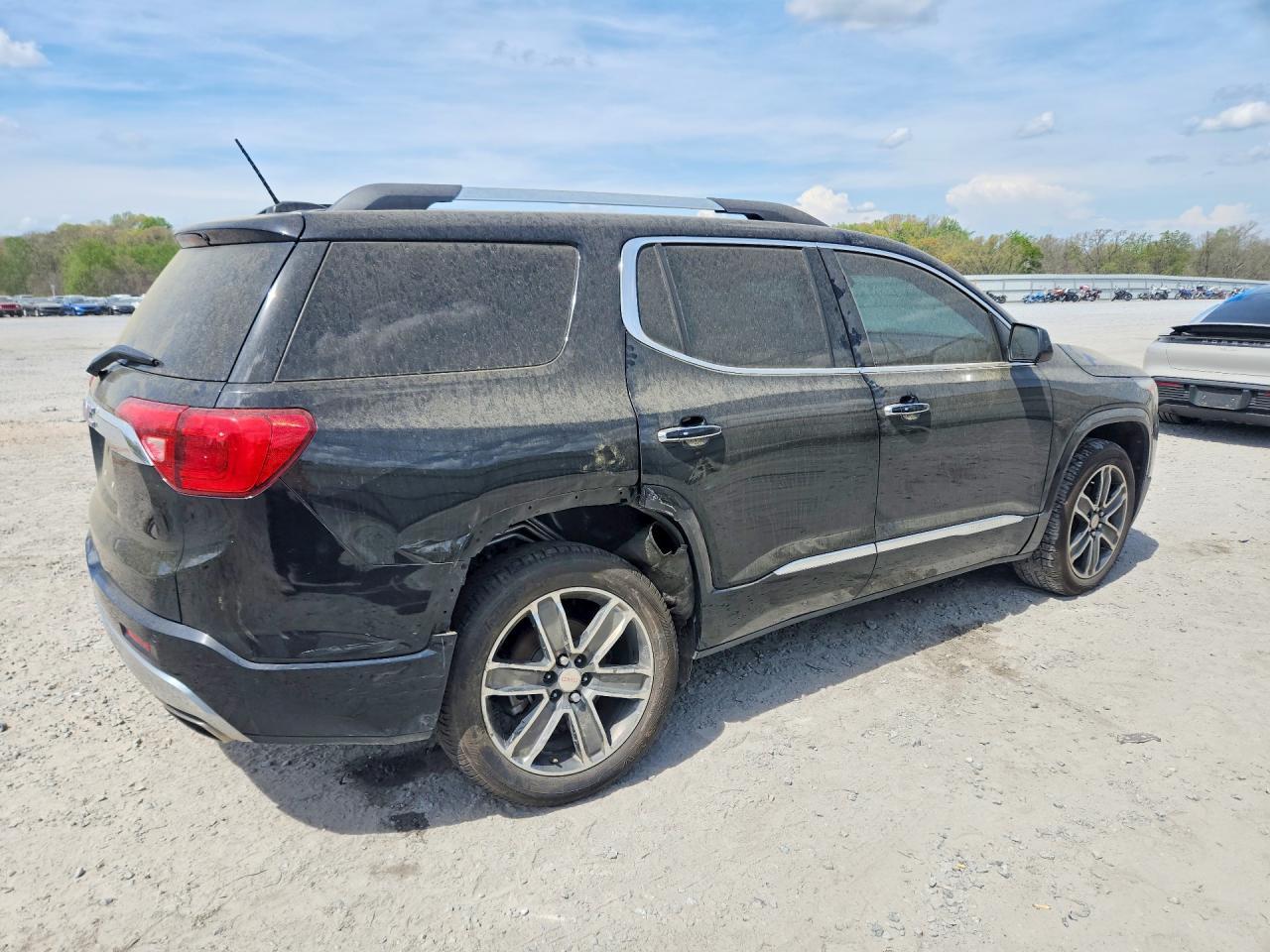2019 GMC Acadia Denali - Image 3