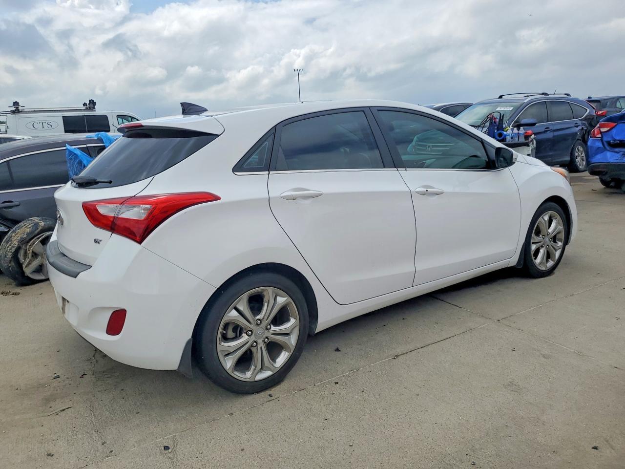 2013 Hyundai Elantra Gt Base - Image 3
