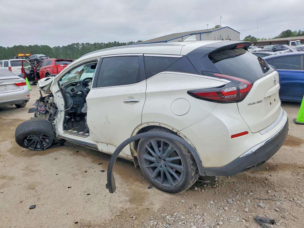 2020 Nissan Murano Platinum - Image 2