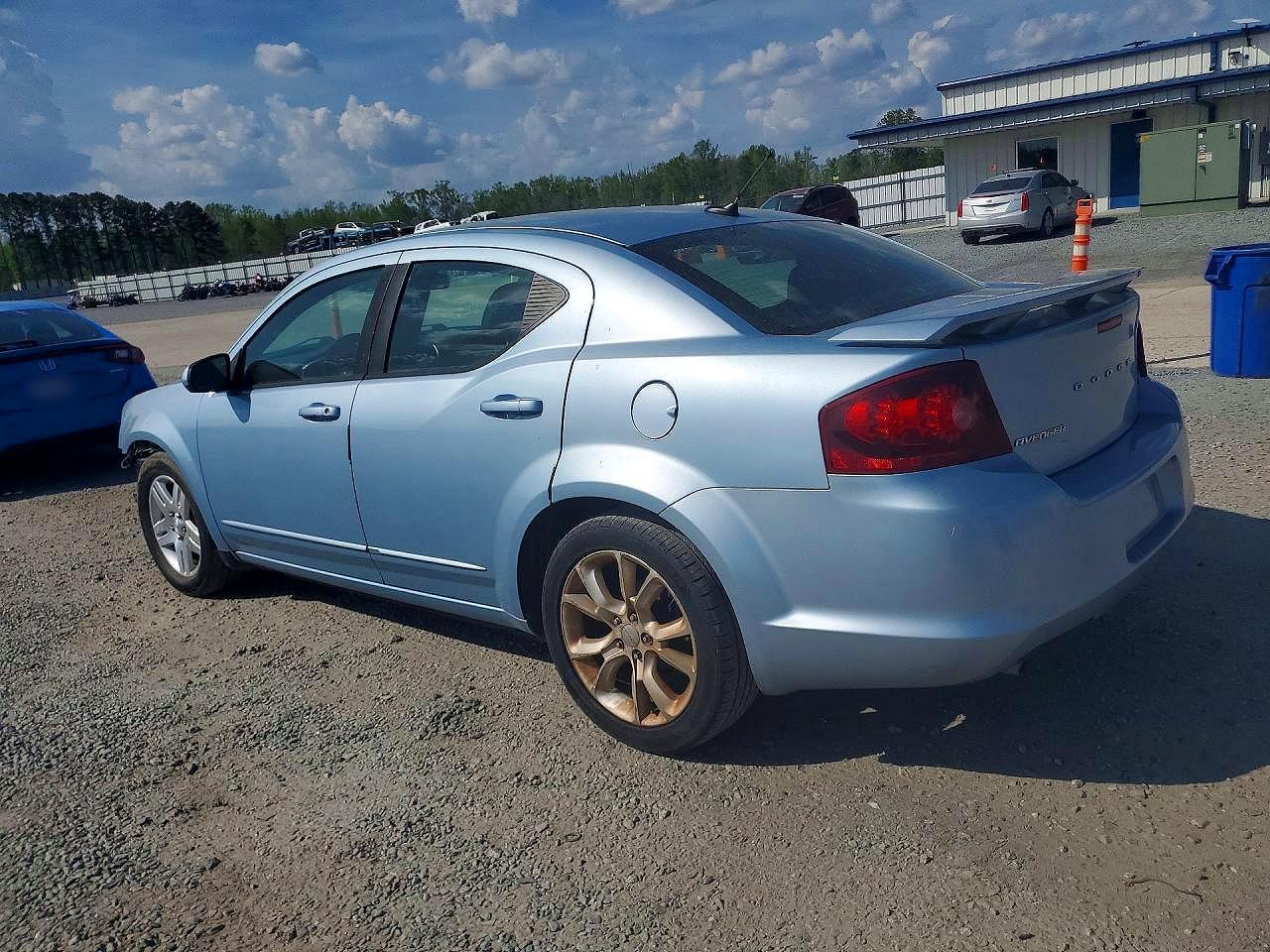 2013 Dodge Avenger R - Фото 2