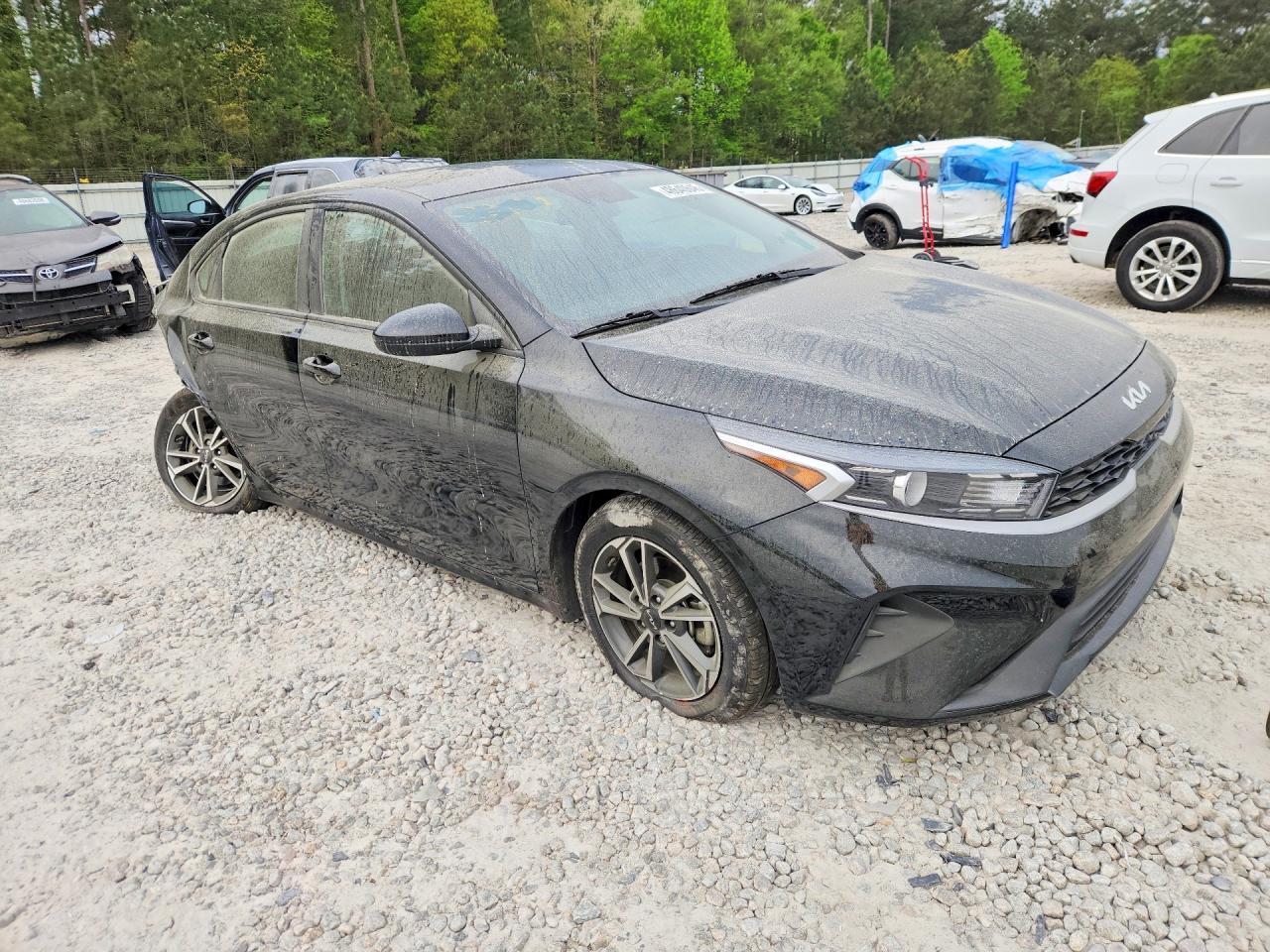 2023 Kia Forte Lxs - Image 4