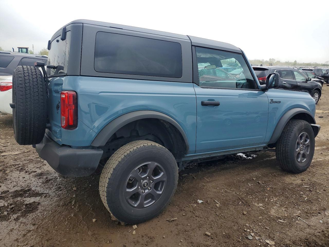 2023 Ford Bronco Base - Image 3