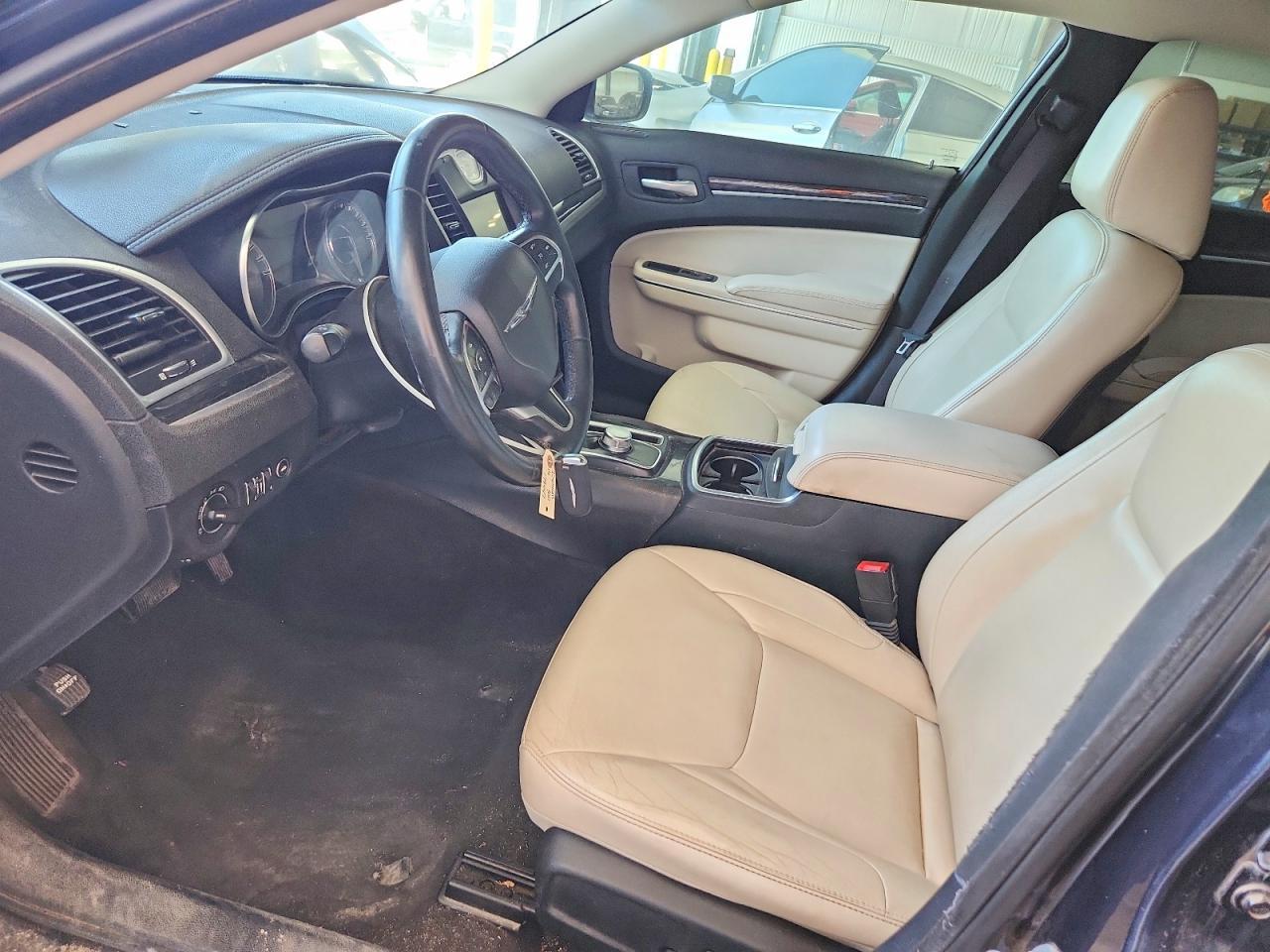2015 Chrysler 300 Limited - Image 7