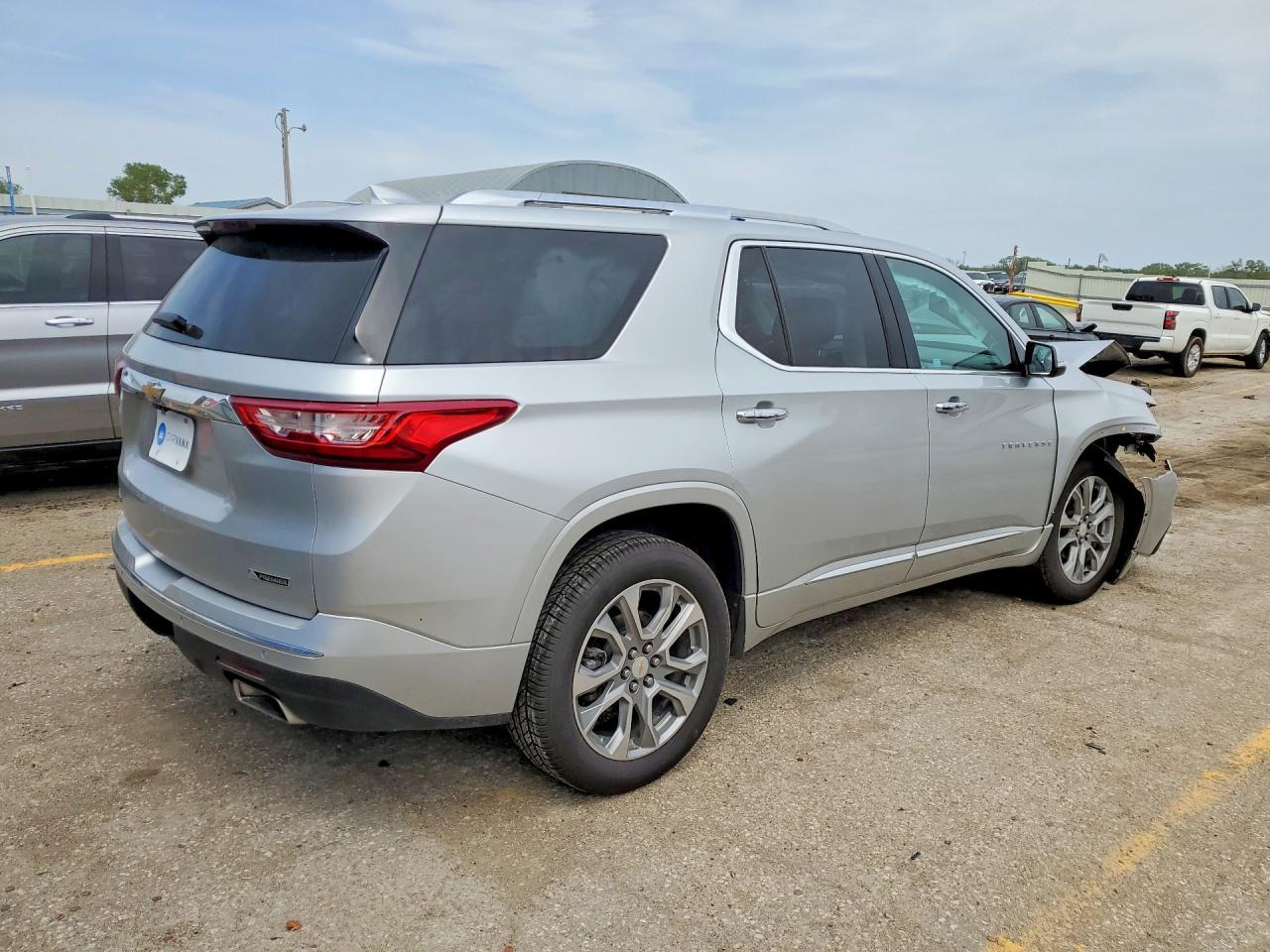2018 Chevrolet Traverse Premier - Image 3