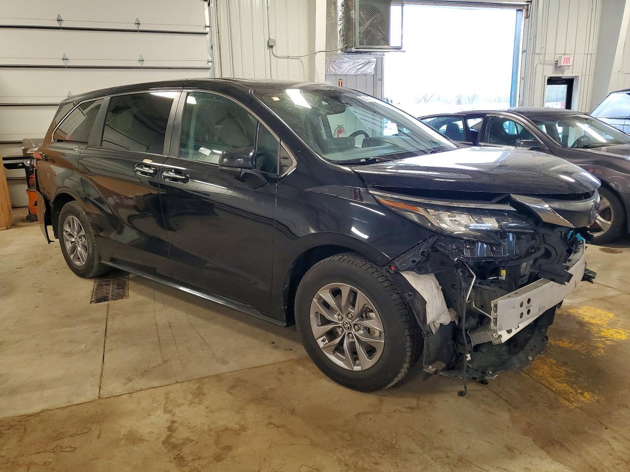 2022 Toyota Sienna Xle - Image 4