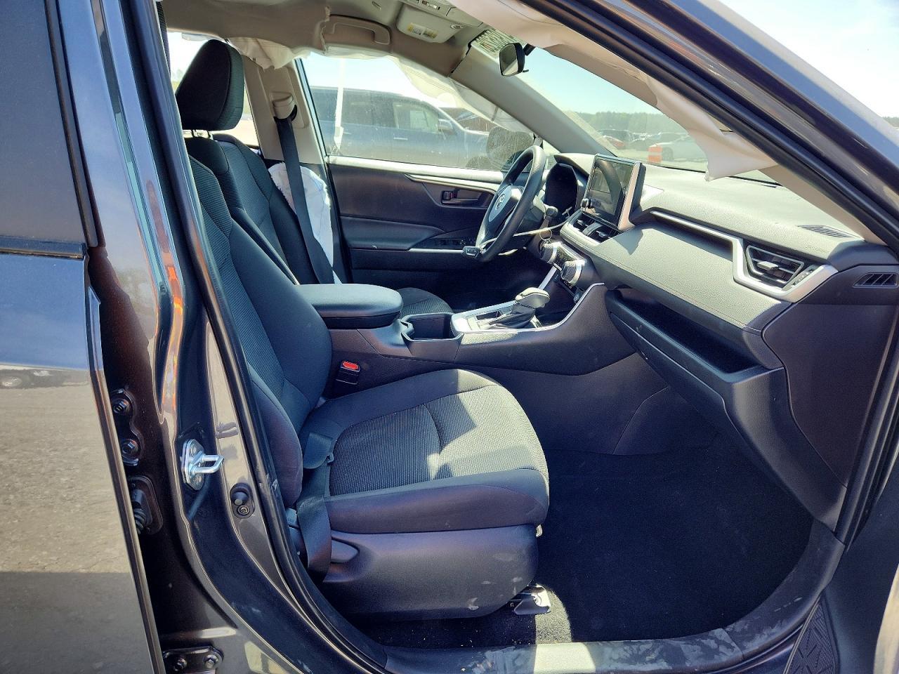 2025 Toyota Rav4 Le - Image 7