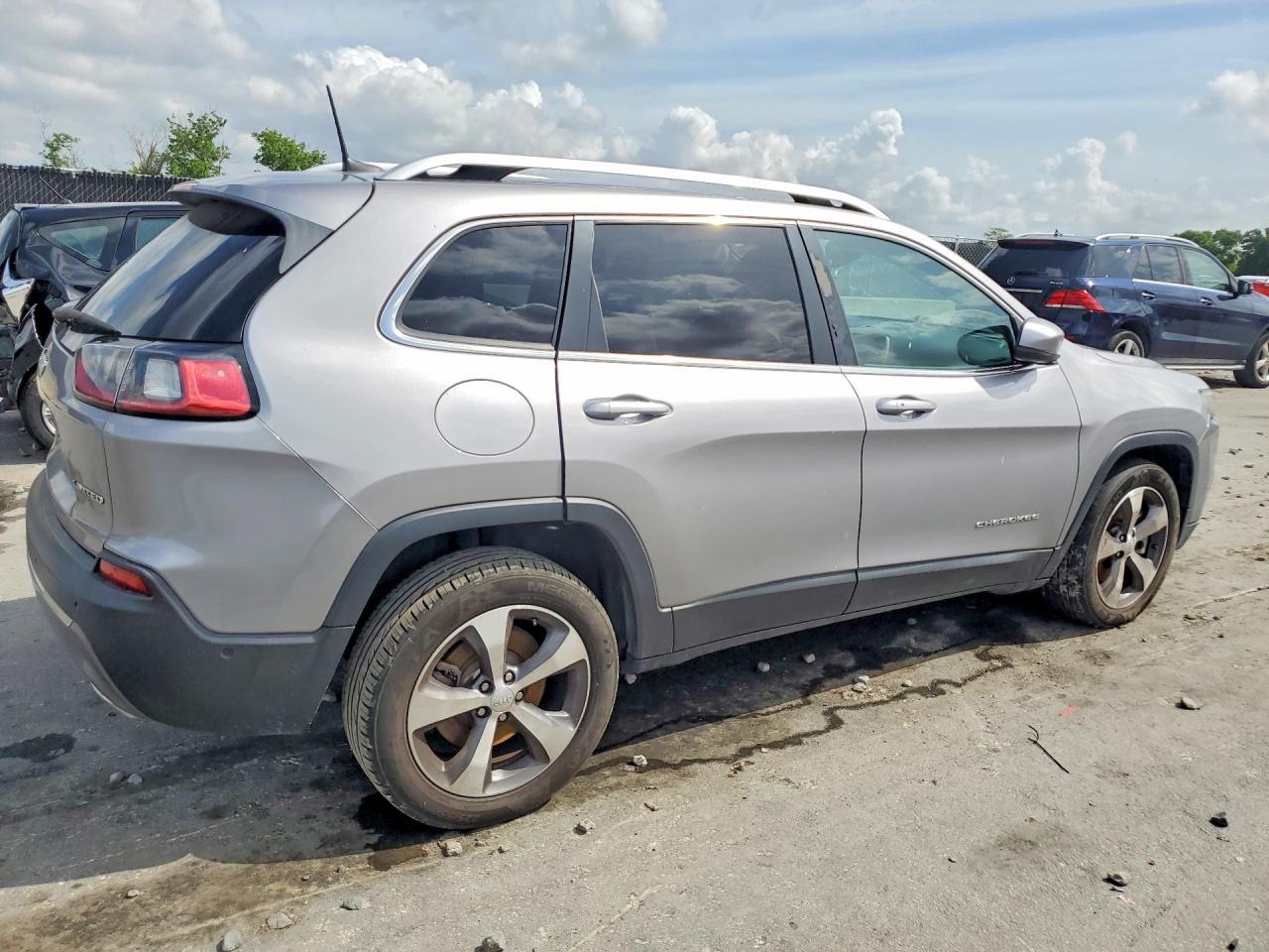 2021 Jeep Cheerokee - Фото 3