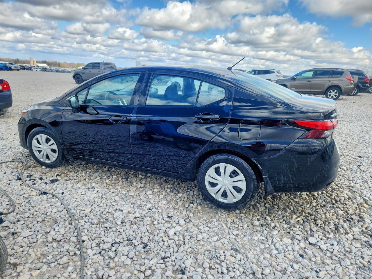 2023 Nissan Versa S - Фото 2