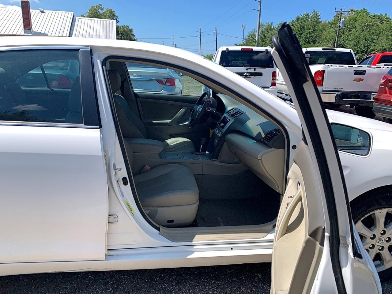 2011 Toyota Camry Le - Фото 5
