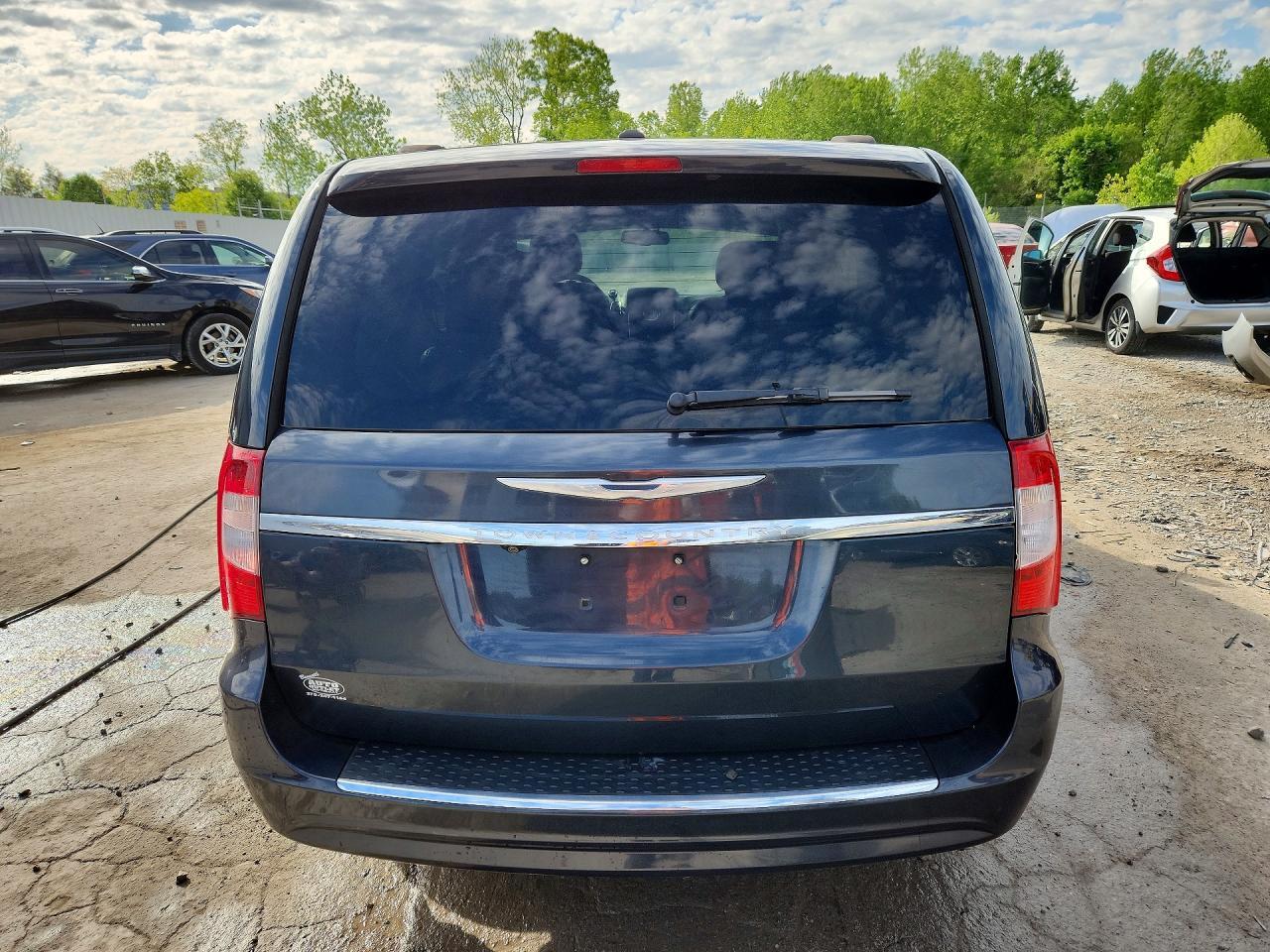2014 Chrysler Town & Country Touring - Фото 6