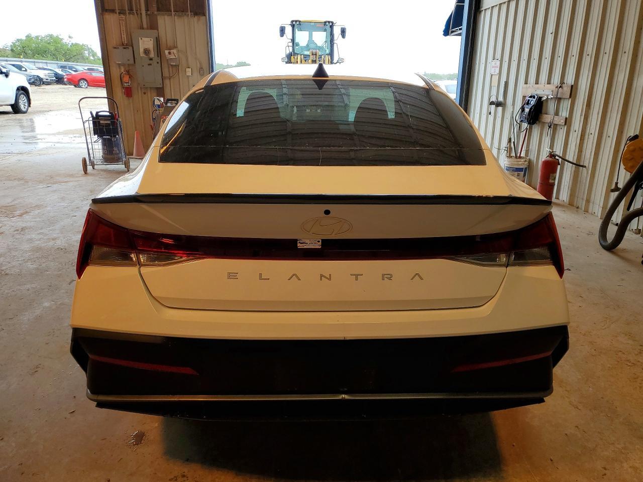 2026 Hyundai Elantra Sel Sport - Image 6
