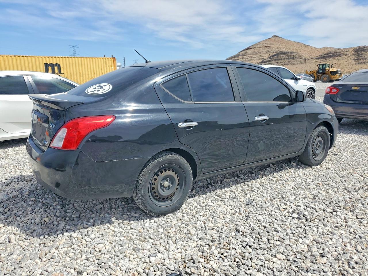 2013 Nissan Versa 1.6 S - Фото 3